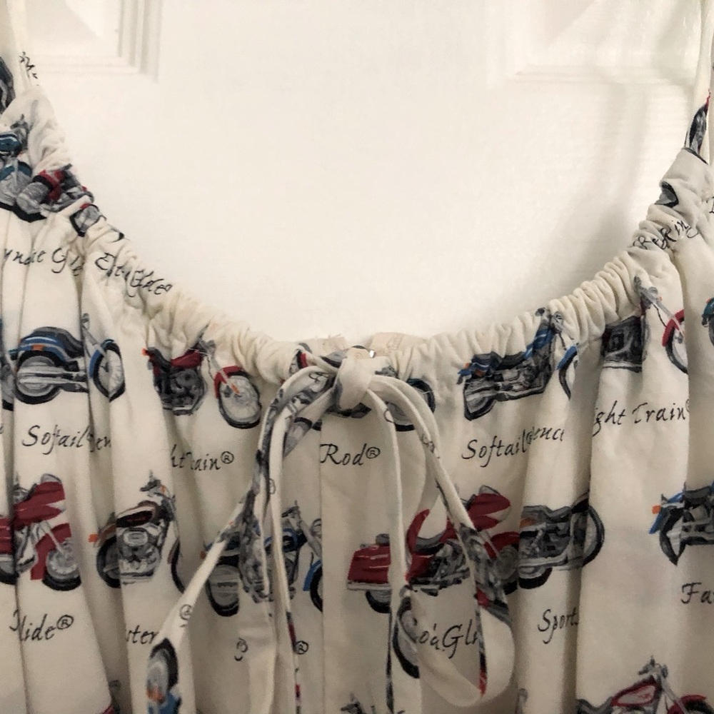 Harley Davidson sun top, fun to wear. You’ll get lots of compliments 🇺🇸